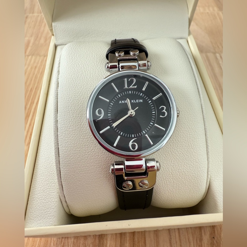 Anne Klein ladies black dial silver tone watch NEW BATTERY